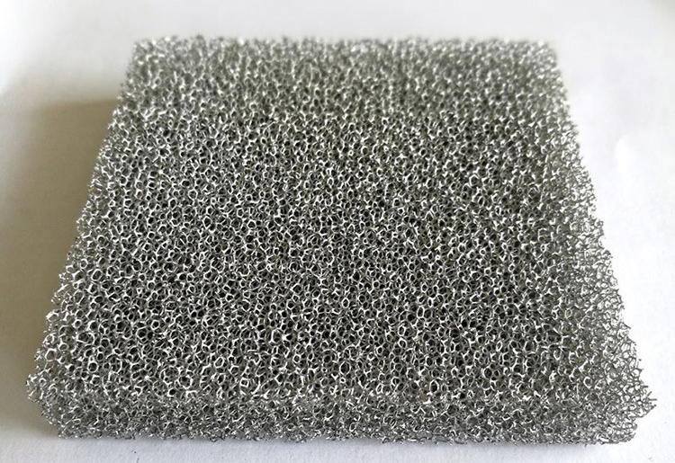 What are the basic characteristics of foam metal