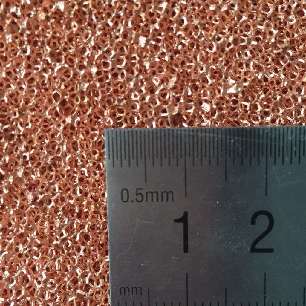 Electrode heat dissipation porous copper foam